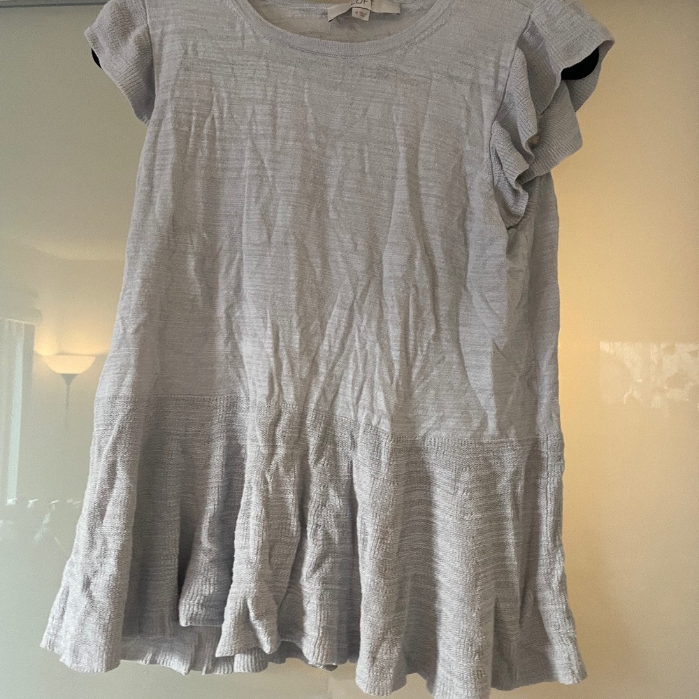 Loft size m grey cap flutter sleeve knit top